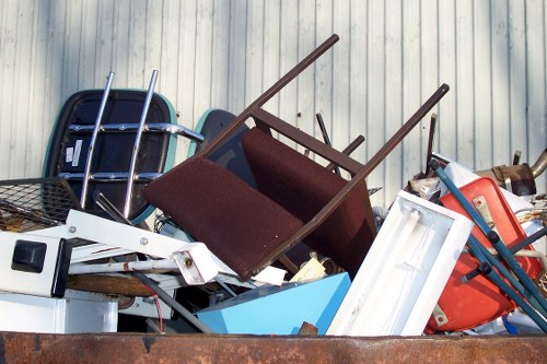 Professional Furniture Clearance Trucks in Millbank